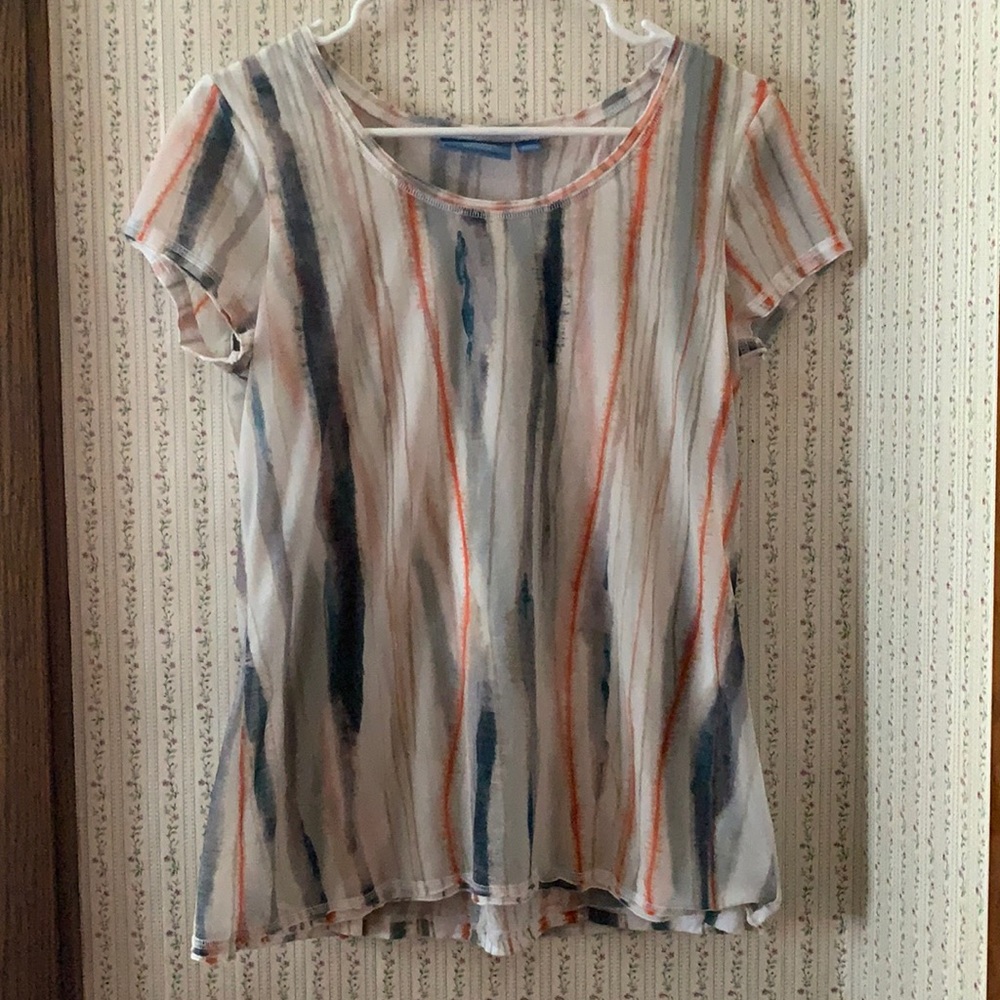 Size Medium Simply Vera Shortsleeved Top